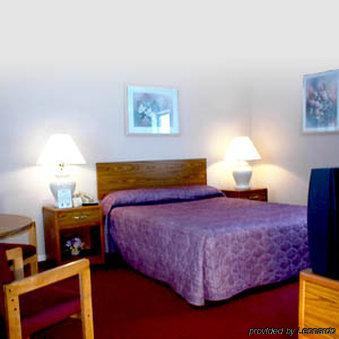 Budget Host Inn - Manistique Room photo